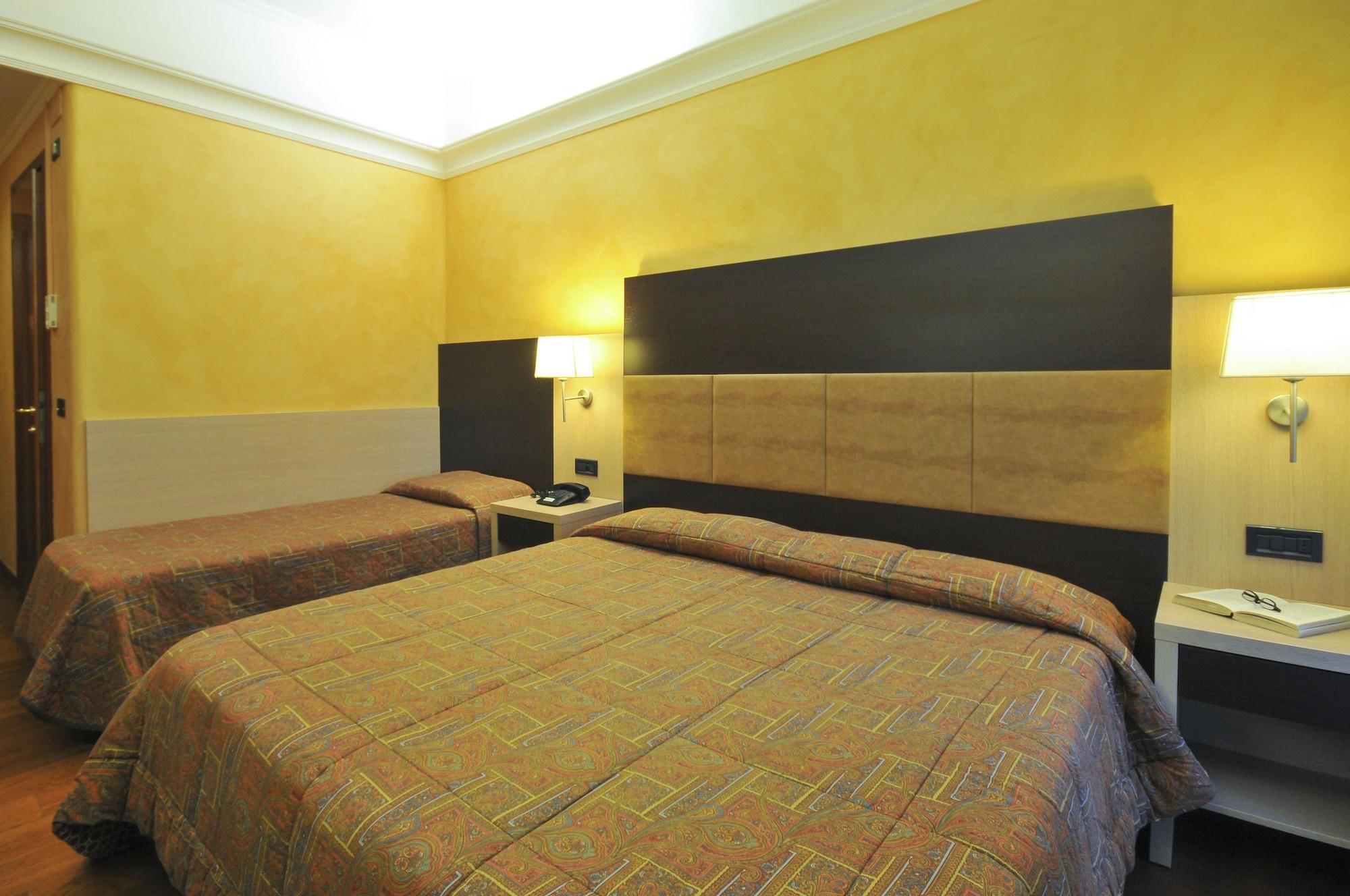 Hotel Enrichetta Desenzano del Garda Bagian luar foto