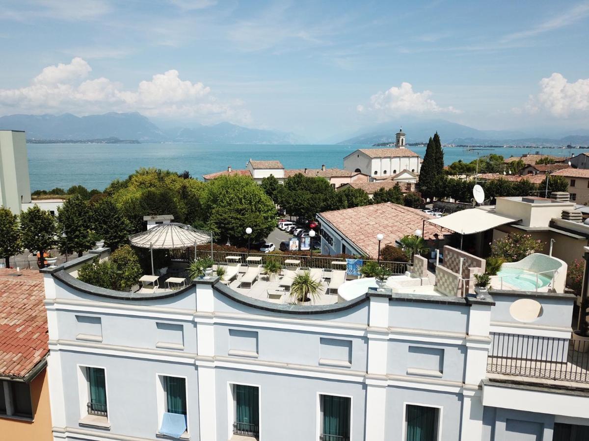 Hotel Enrichetta Desenzano del Garda Bagian luar foto