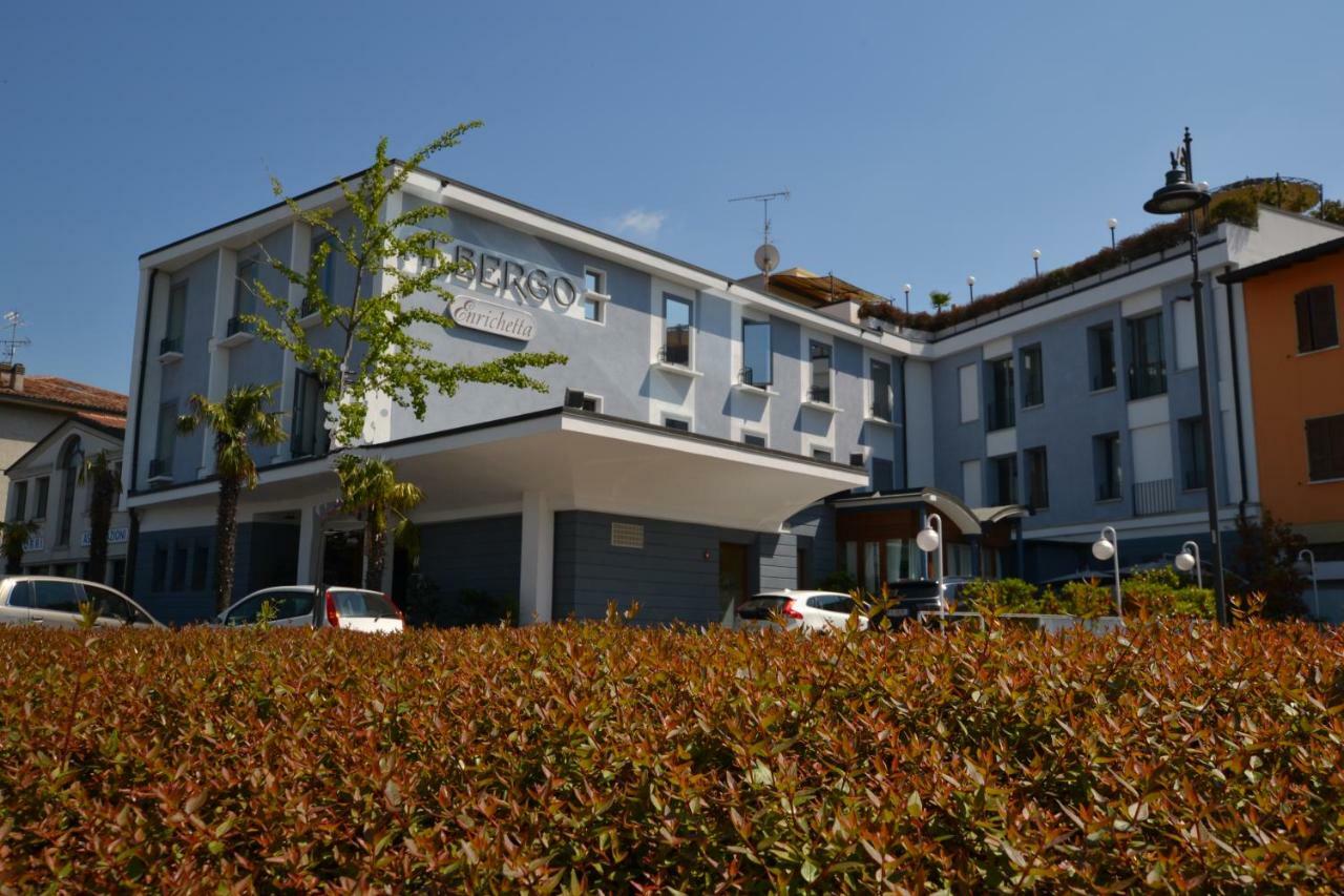 Hotel Enrichetta Desenzano del Garda Bagian luar foto